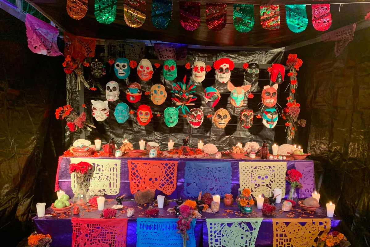 altares-de-muertos-en-la-oficina