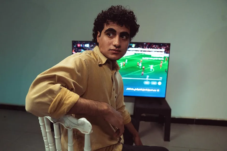 Futbolista profesional tocando el césped al entrar al campo como ritual de buena suerte en estadio lleno.