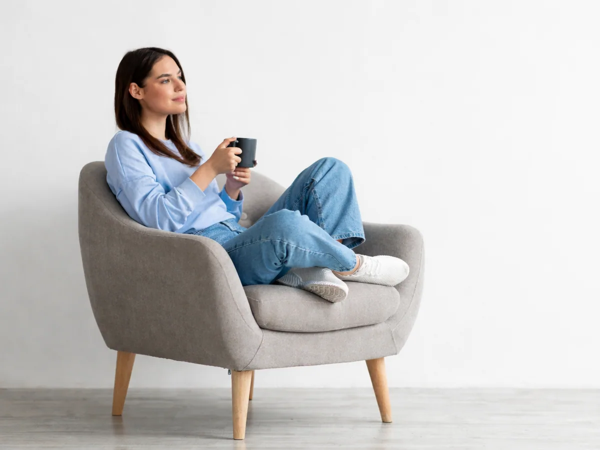 Persona tomando terapia en línea desde casa